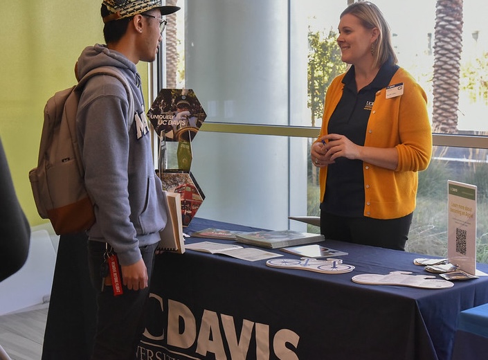 UC Davis representative speaks to a Mission Collegeg student about transferring to UC Davis.